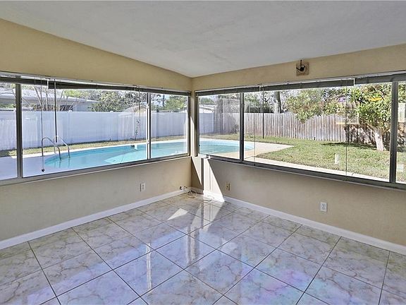 3rd image of 2530 York St N