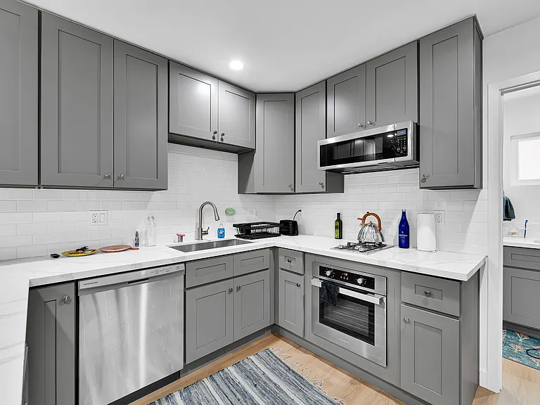 1240 W 29th St #9 — Photo 5