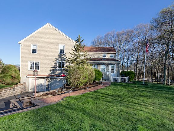 3rd image of 10 Oak Bluff Cir