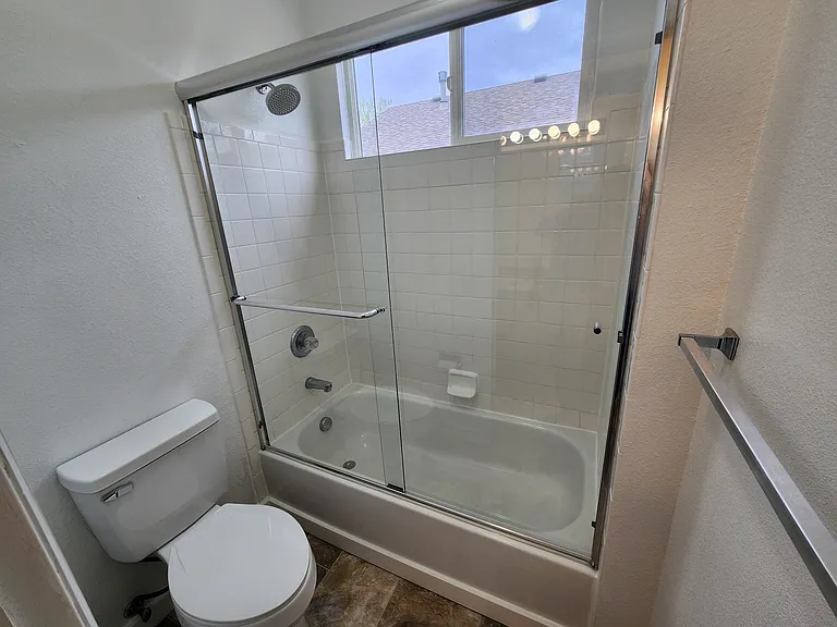 Master: Bath