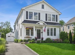 27 N Summit Ave, Chatham, NJ 07928