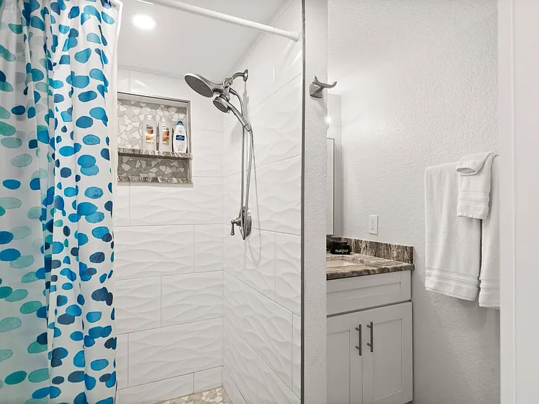 405 Locklie St — Photo 4