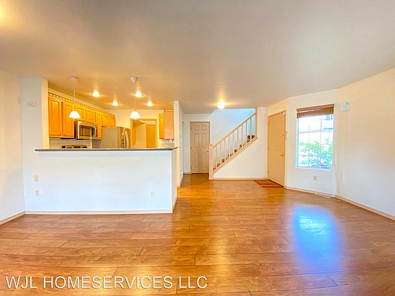 4th image of 622 122nd Ave NE