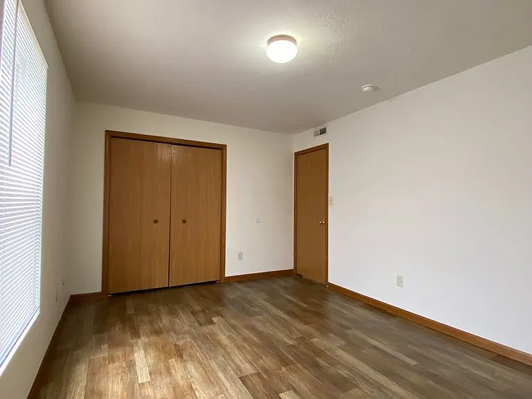 275 Woodridge Ct — Photo 33