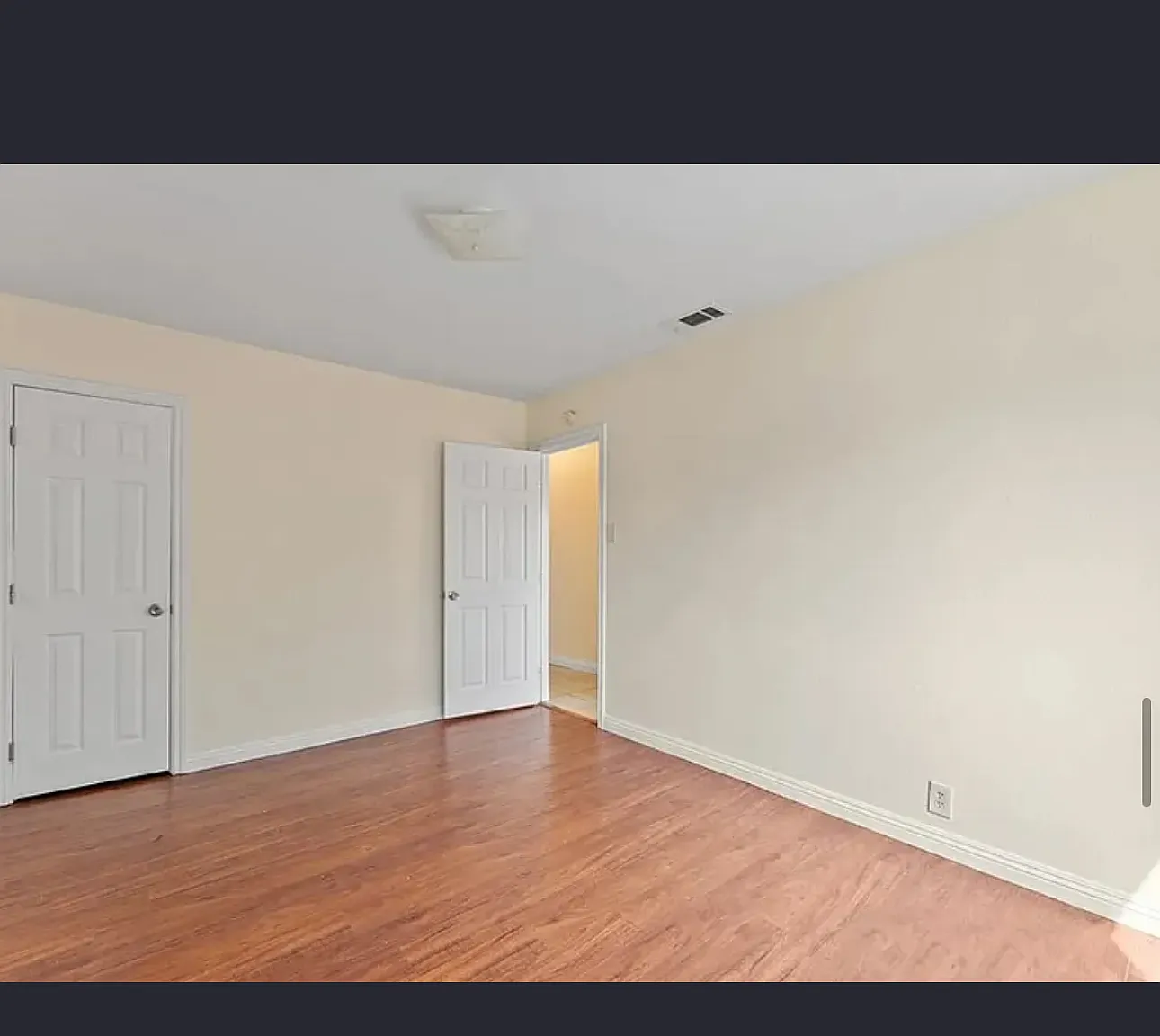 3 bed, 950 sqft, $3,100 — Photo 3