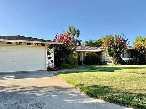 75 Stuart Ct Photo 1