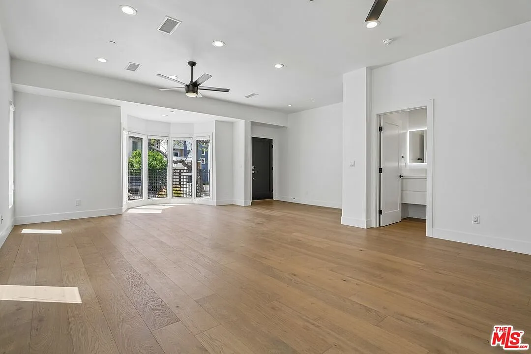 2 bed, 2.5 bath, 1429 sqft, $5,550 — Photo 2