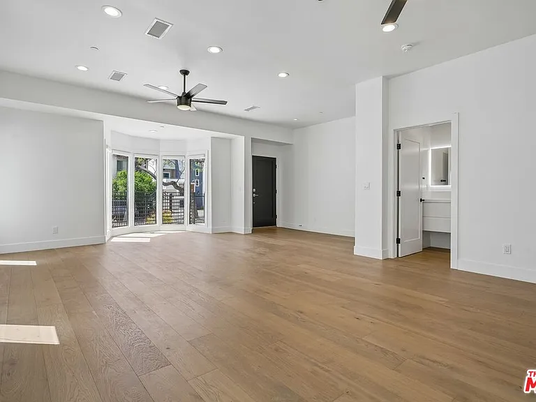 6521 Homewood Ave — Photo 2
