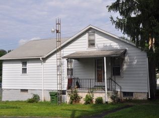 2 Lovers Ln, Pine Grove, PA 17963
