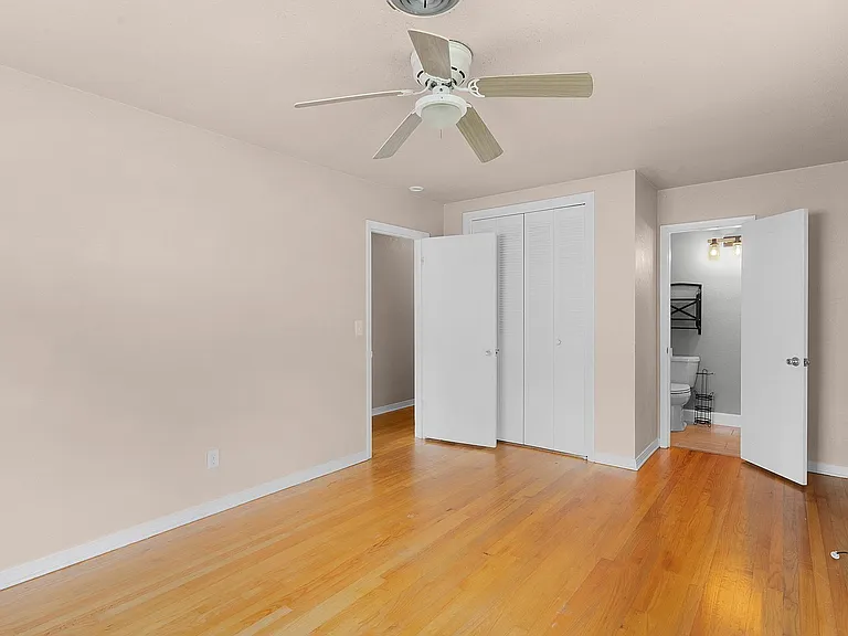902 NE 17th Ter — Photo 13