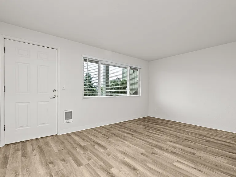 Bayview (105) — Photo 1