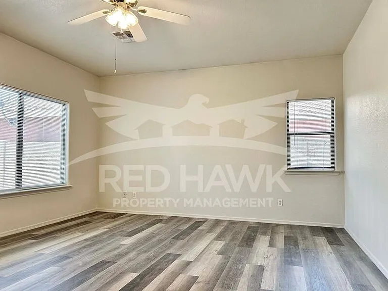 11824 W Windsor Ave — Photo 4
