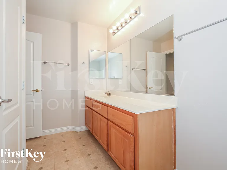 705 Picasso Picture Ct — Photo 10