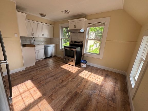 3rd image of 186 1/5 Summer St #2