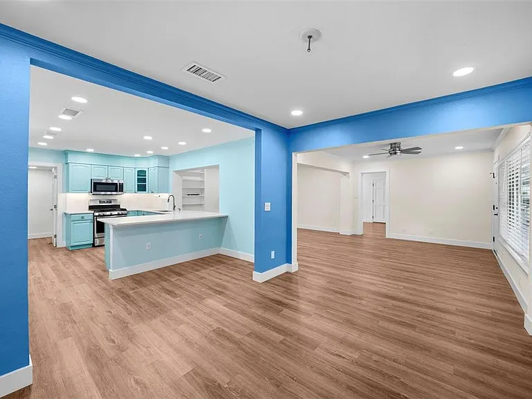 402 Erie Ave — Photo 16