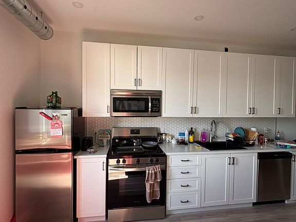 4th image of 84 Eccles St #7