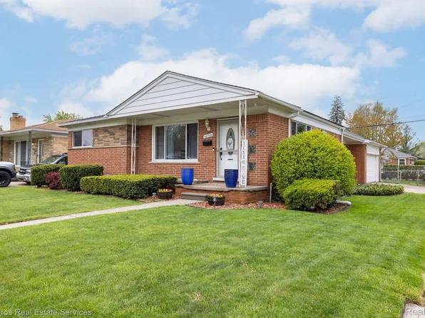 26713 Princeton St, Saint Clair Shores, MI 48081