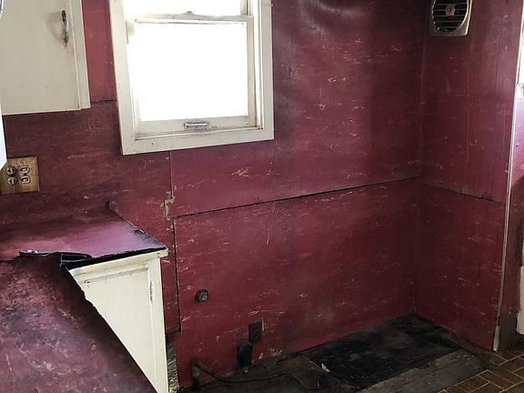 3rd image of 114 N 32nd St