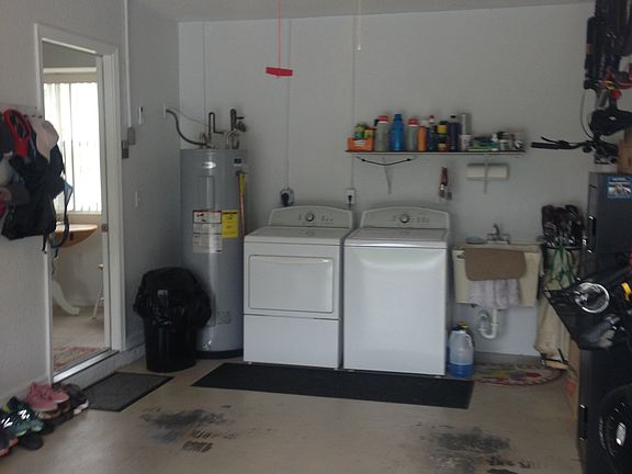 Garage has ceiling fan