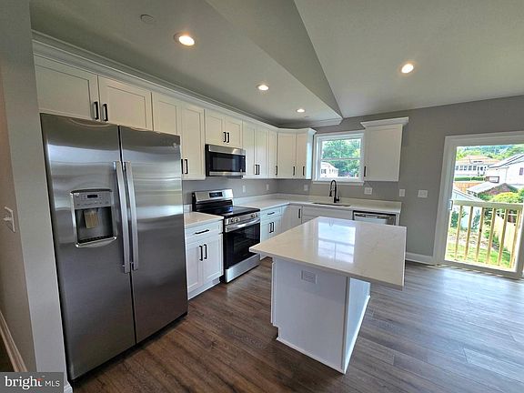 2nd image of 121 Bishop Ave