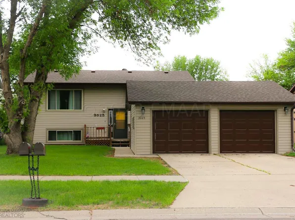 3025 21st St S, Fargo, ND 58103