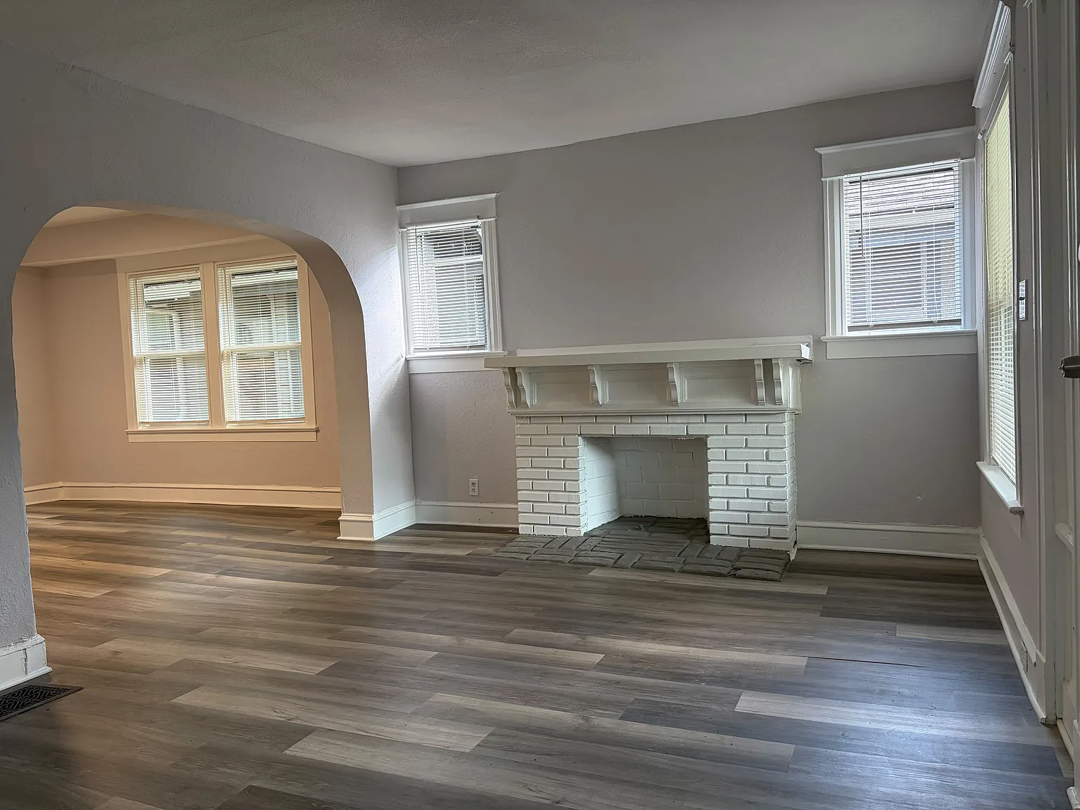 5 bed, 1.5 bath, 1924 sqft, $2,000 — Photo 3