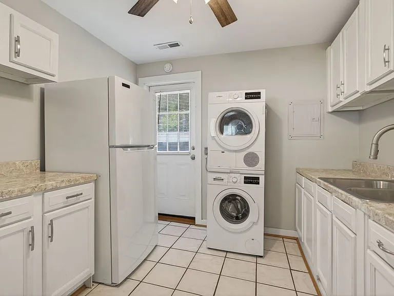 404 Roselynn Ln #B — Photo 7