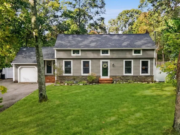 85 Shannon Boulevard, Yaphank, NY 11980