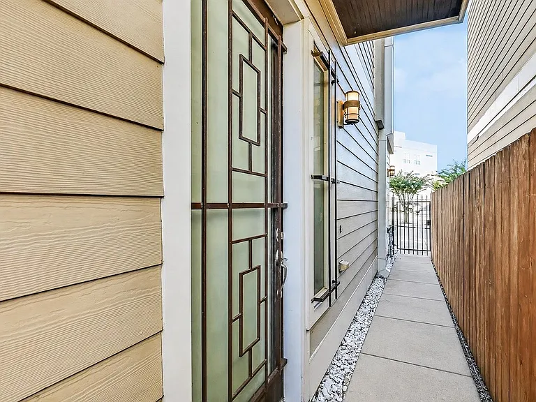 205 Riley Ln — Photo 4