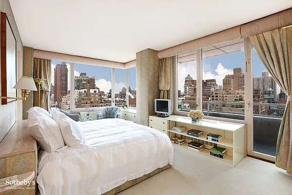 Sold by Sotheby's International Realty | media 6