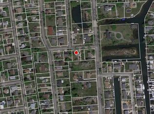 9 Harbor Rd, Massapequa, NY 11758