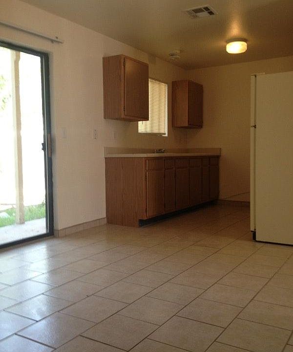 Large Kitchen - All Tile Units Avail