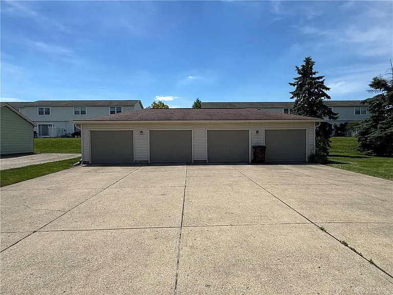 1244 Robbins Run Ct — Photo 2
