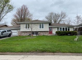 224 Robinson Ln, Westmont, IL