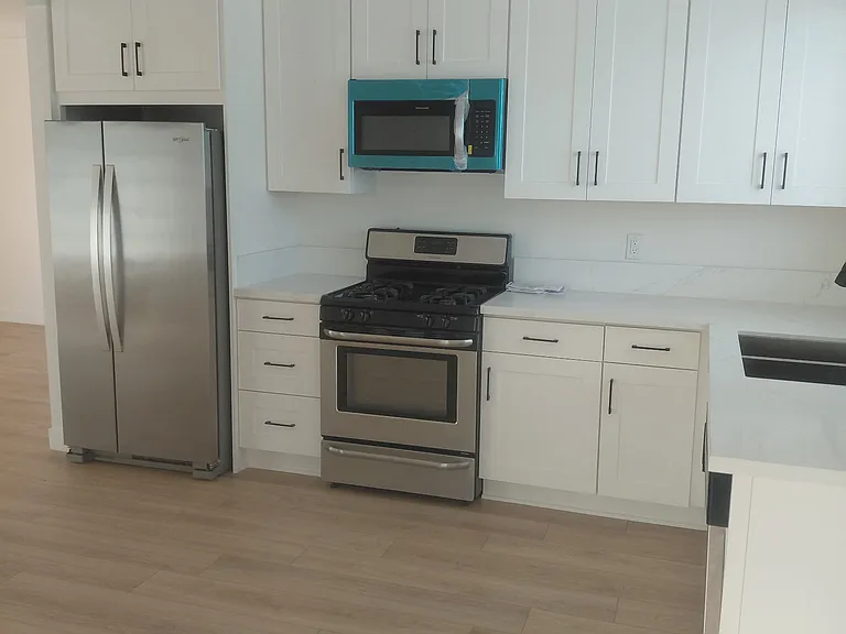 1916 Carmen Ave #6 — Photo 2