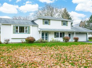 30 Hitchcock Ln, Rochester, NY 14625