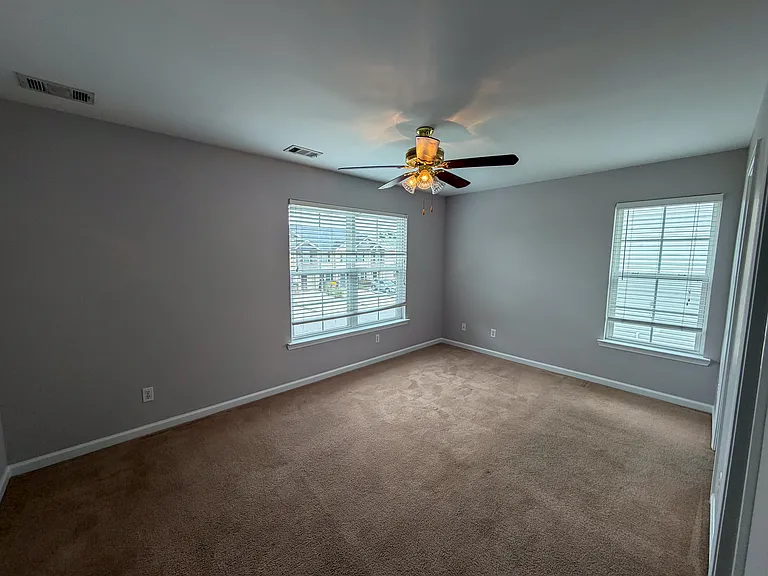 11 Red Robin Ct — Photo 2