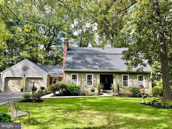 1455 Woodhaven Dr, Hummelstown, PA 17036