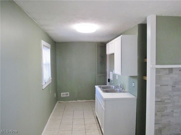 20400 Krick Rd, Walton Hills, OH 44146