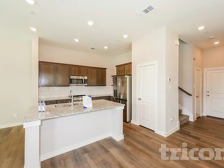 106 Cherwell Ct — Photo 5