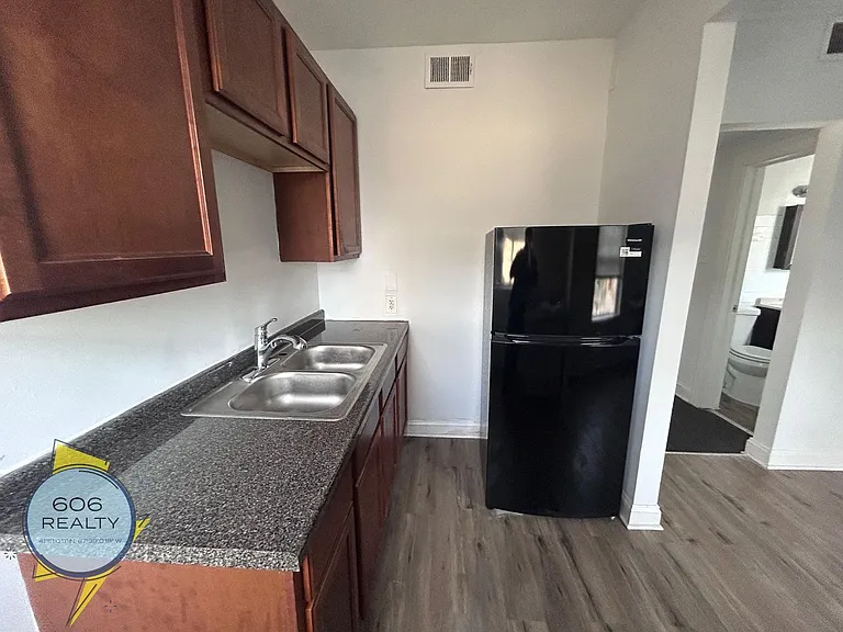 7340-50 N. Damen Ave — Photo 13