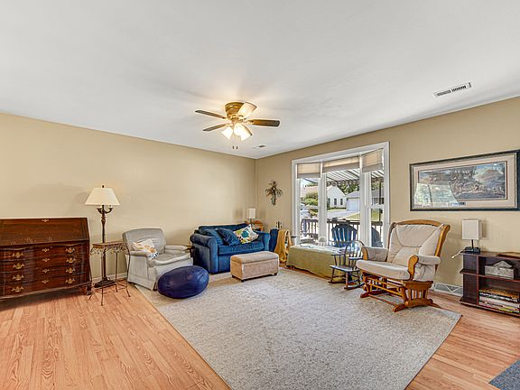 5th image of 14923 Hale Dr