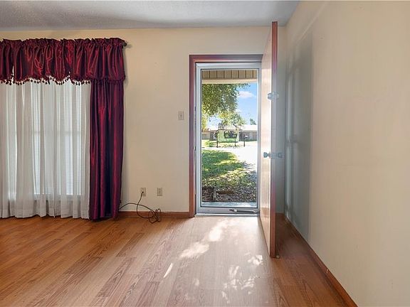 2nd image of 616 Meadowlark Dr