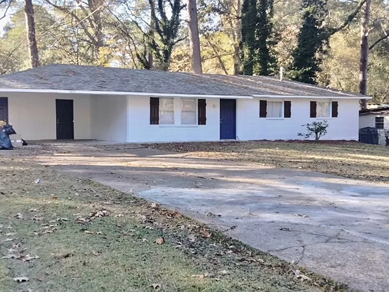 3127 Fleetwood Dr — Photo 1