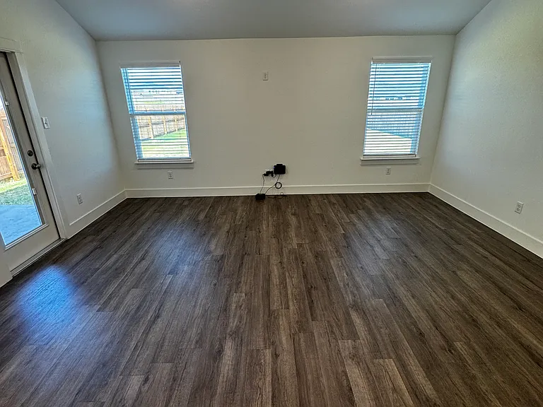 1154 Lexington Dr — Photo 7
