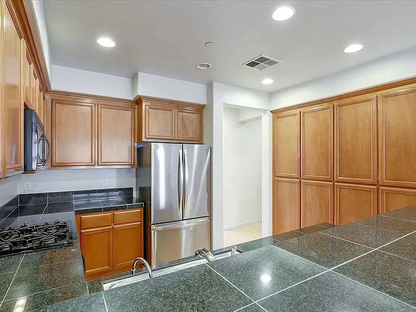 Upgraded Home In Highly Central Setting. Rare 3-Bed/3-Bath Floor Plan! — Photo 4