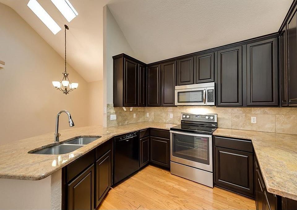 1st image of 3032 Sawtooth Dr