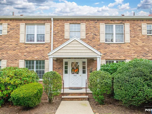 590 Center St APT 1, Oradell, NJ 07649