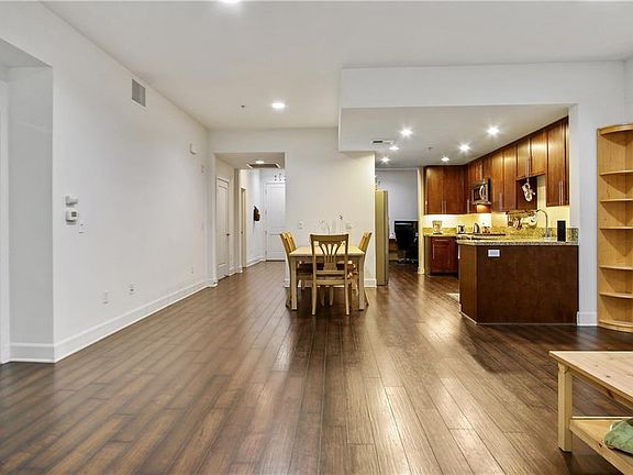 4th image of 300 E 4th St Unit 116