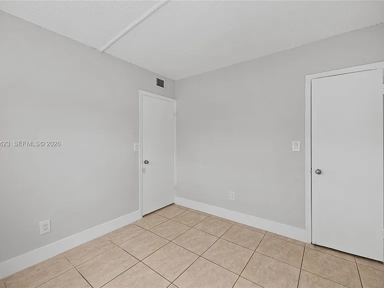 4933 Hollywood Blvd #201 — Photo 12